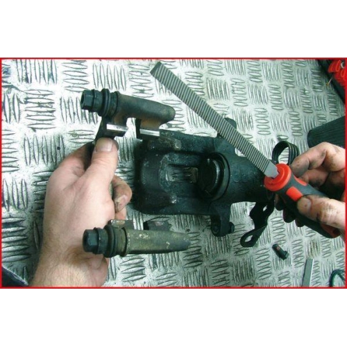 Feile, Bremsbelagschacht-Reinigung KS TOOLS 161.0950 für